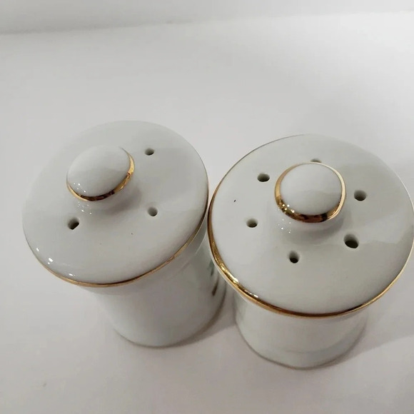 Walt Disney World Salt & Pepper  Shakers Castle Magic Kingdom (Japan) - Picture 3 of 5